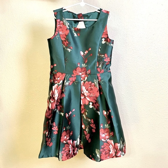 Beautiful new floral dress for girls from The Children’s Place. Size 10. - Picture 2 of 8